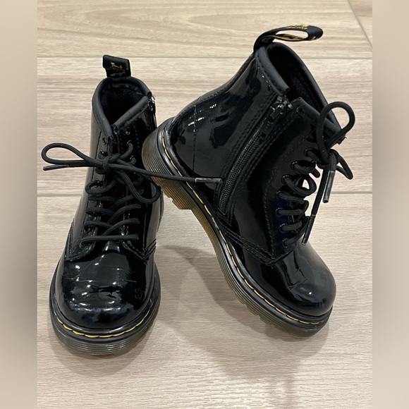 Dr Martens 1460 Toddler Lace Up Fashion Boot Black Patent Size 8 - Picture 1 of 7